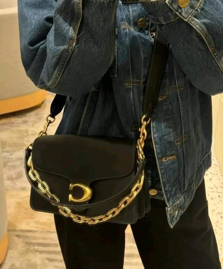 🍀 CCH Soft Tabby (Category: Luxury Bags & Wallets) located in Manila. Submitted by shan_kenz (Listing ID 1336036626, Image 1). Description: 🍀 CCH Soft Tabby ▪️26 x 15 x 8.5 cm 💰P2,400 ▪️Actual photo ▪️Plus SF.