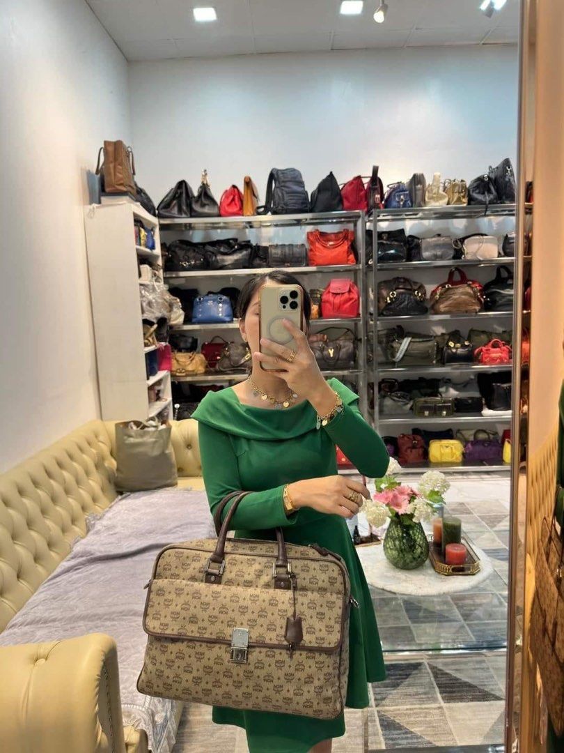 Authentic Mcm document bag (Category: Luxury Bags & Wallets) located in Quezon City. Submitted by jhaediah (Listing ID 1332440922, Image 2). Description: 💥 SALE 💥 - Mcm document bag - Authentic 💯 - Large size - Kasya 15” inches na laptop 💻.