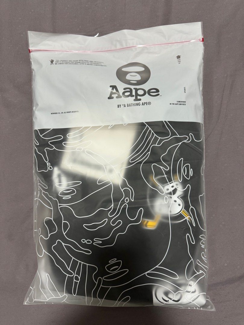 Bathing ape authentic (Category: Tshirts & Polo Shirts) located in Singapore. Submitted by ivanlee1978 (Listing ID 1336075432, Image 9). Description: Brand new ordered from online overseas Wrong size too big for me 100% Authentic .