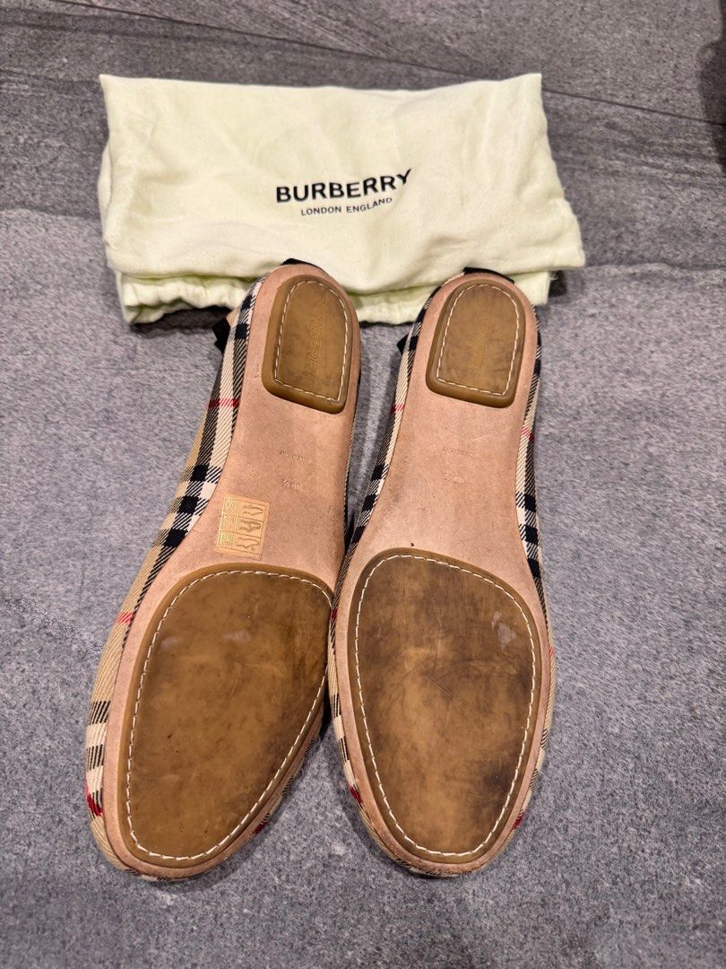 Burberry ballerina flats (Category: Flats & Sandals) located in Las Pinas. Submitted by jadrie (Listing ID 1336064502, Image 2). Description: Size 9 1/2.