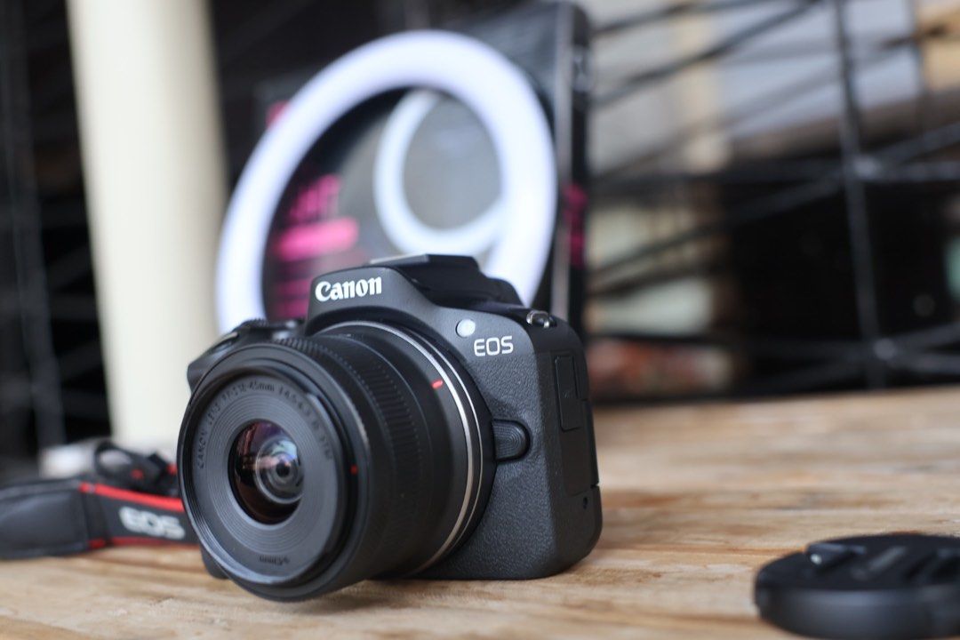 CANON EOS R50 MIRRORLESS VLOGGING CAMERA (Category: Cameras) located in Manila. Submitted by lenascamera (Listing ID 1335992150, Image 2). Description: NOTE: Sa dami po ng message na natatangap ko, naka hold napo ang Mga message hindi napo ako makapag reply pero na babasa ko kaya hanggat maari mag direct na kayo sa page ko sa facebook Lenas camera para nakareply ako agad salamat. CANON EOS R50 MIRRORLESS VLOGGING CAMERA Black 39,000 NO ISSUE/ PAP