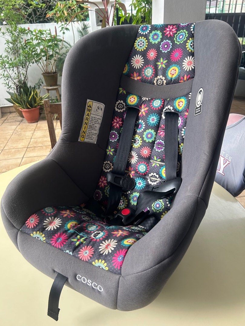 Child car seat rear facing up to 18kg and up to 101.6 cm