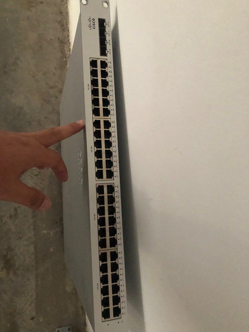 cisco switch (Category: Office & Business Technology) located in Singapore. Submitted by iphone_sell (Listing ID 1336065098, Image 2). Description: .
