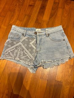 (Category: ) located in . Submitted by claracheesecake (Listing ID 1336118750, Image 1). Description: .