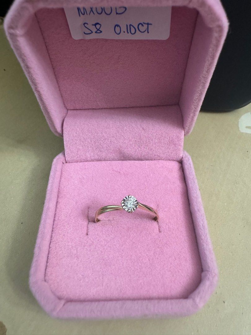 Diamond ring (Category: Rings) located in Singapore. Submitted by bianca10 (Listing ID 1335985247, Image 1). Description: 💯 authentic natural diamond Comes with certificate and gift box 0.10 carat diamond Size 6, 7 and 8 Available in Yellow gold and white gold.
