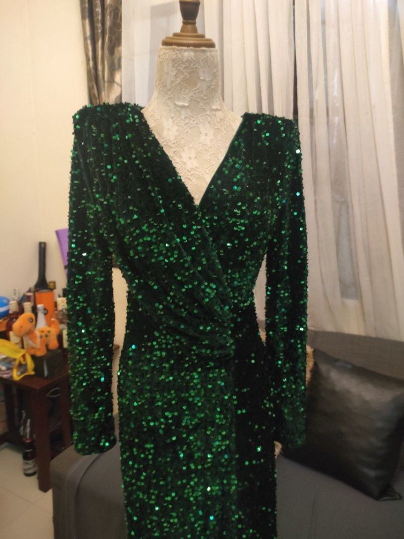 Emerald Green Sequin Gown with slit (elegant), Women's Fashion, Dresses &  Sets, Evening dresses & gowns on Carousell