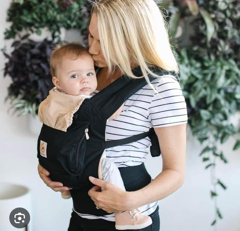 Ergobaby black and camel top