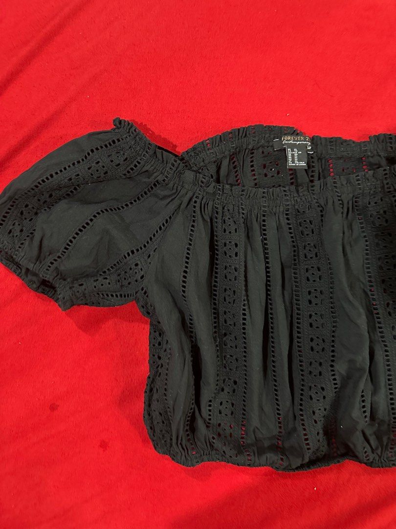 Forever 21 Black Blouse (Category: Blouses) located in Mandaluyong City. Submitted by thingsrandom (Listing ID 1336011189, Image 3). Description: Forever21 Black Blouse Size XL rfs: decluttering.