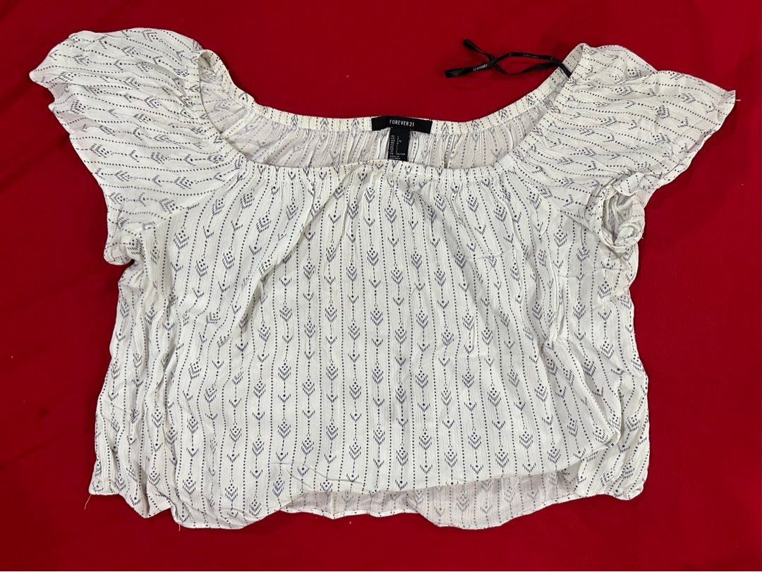 Forever 21 White Blouse (Category: Blouses) located in Mandaluyong City. Submitted by thingsrandom (Listing ID 1336011354, Image 1). Description: Forever 21 White Blouse Size: Large rfs: decluttering.