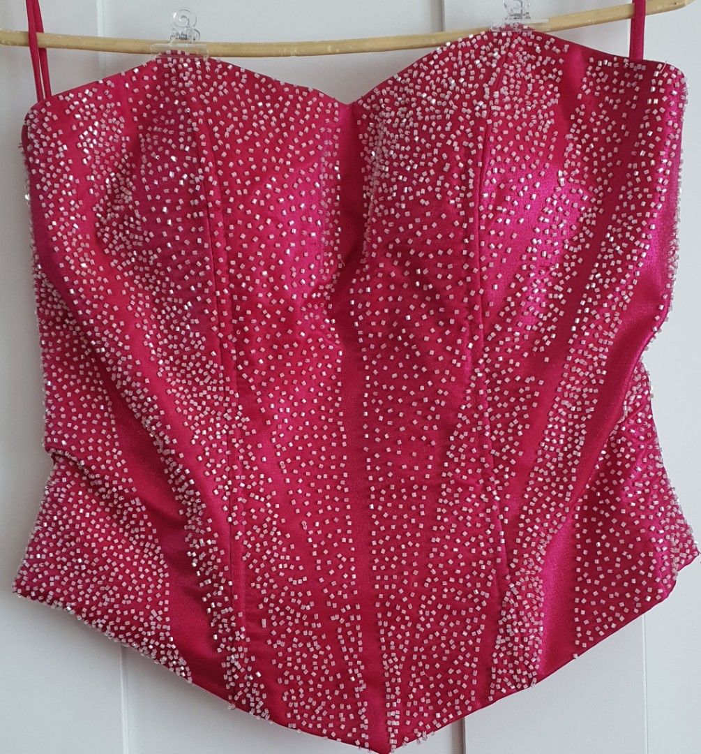 Formal gown for size small frame (Category: Evening dresses & gowns) located in Quezon City. Submitted by celestial_matters (Listing ID 1335991300, Image 2). Description: 2 pieces; fully sequined bodice; was used in a prom by a high school student; waist 26" chest 31".