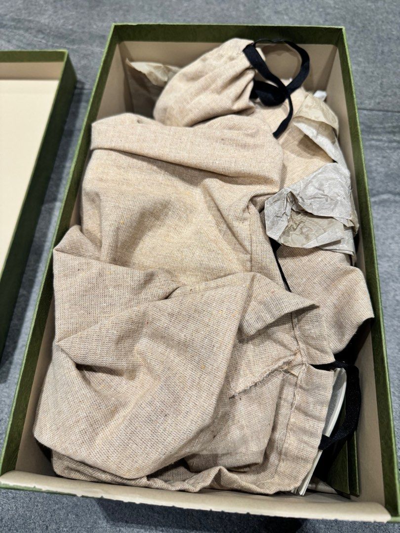 Gucci sneakers (Category: Sneakers) located in Las Pinas. Submitted by jadrie (Listing ID 1336066214, Image 3). Description: With box and receipt as seen in the picture.