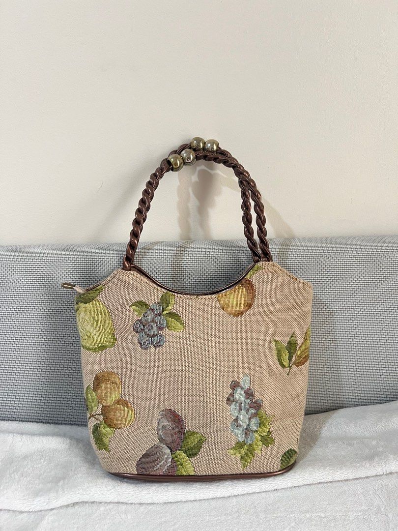 hand woven floral hand bag (Category: Purses & Pouches) located in Quezon City. Submitted by archiyves (Listing ID 1336011728, Image 1). Description: One of my personal favorites! Bought from a pre-loved store in Japan. No brand yung bag but I think it’s locally made in Japan. Don’t hesitate to message me for more details and other queries. MOP: GCash ONLY MOD: Lalamove and J&T.