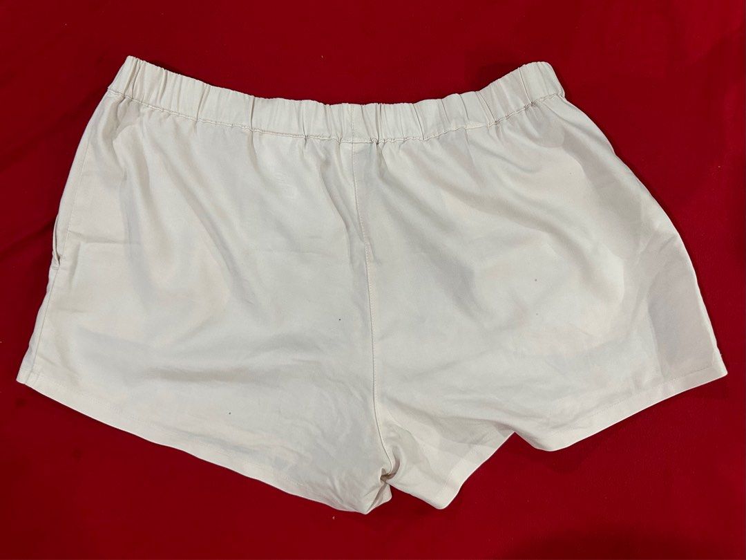 H&M light pink shorts (Category: Shorts) located in Mandaluyong City. Submitted by thingsrandom (Listing ID 1336008453, Image 3). Description: Size Eur 42 rfs: decluttering.