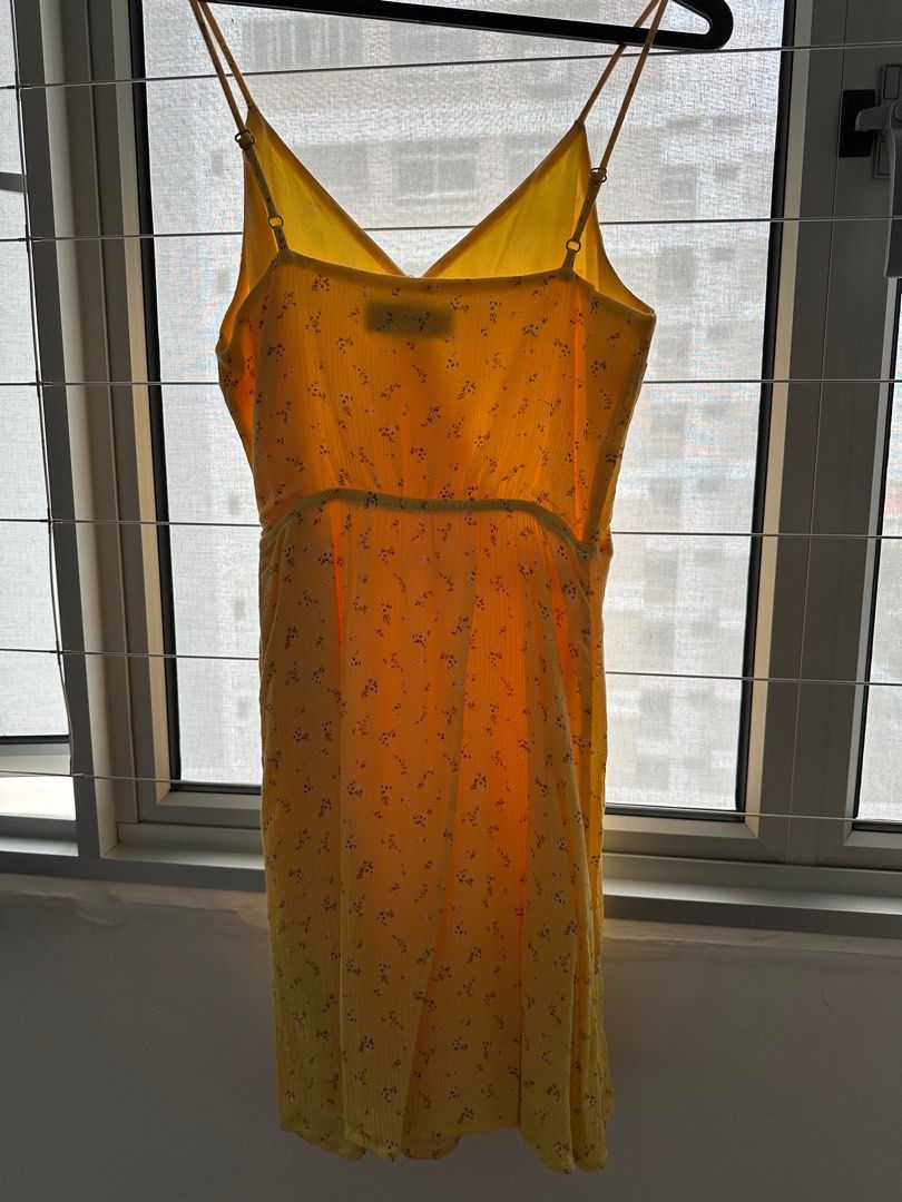 Hollister Floral Wrap Dress Women s Fashion Dresses Sets Dresses on Carousell
