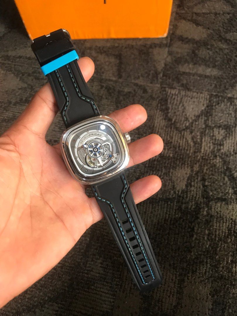 Sevenfriday agm adalah online