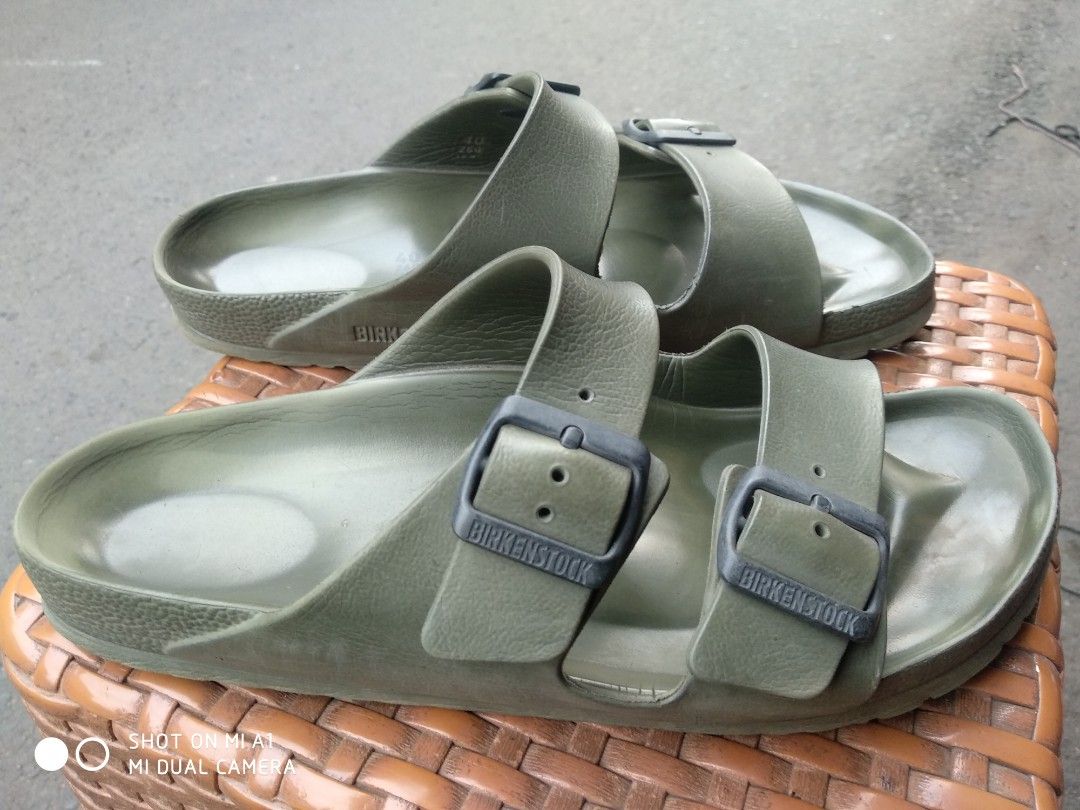 Jual sandal birkenstoc size 40 original bisa byar d trmpat Fesyen Pria Sepatu Sandal di Carousell