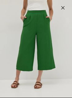 (Category: ) located in . Submitted by cc_wardrobe (Listing ID 1335992296, Image 1). Description: .