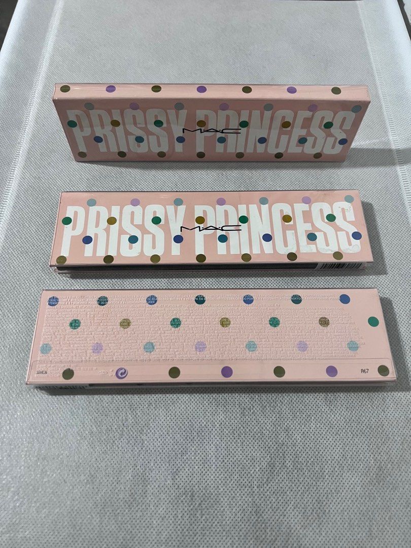 MAC Prissy Princess Eyeshadow Pallete (Category: Makeup) located in Valenzuela. Submitted by mhalyn17 (Listing ID 1336045156, Image 1). Description: MAC Prissy Princess Eyeshadow Pallete .