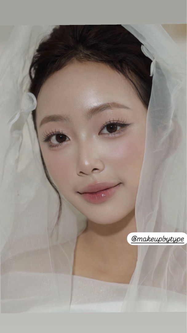 Makeup services (Category: Beauty & Health Services) located in Singapore. Submitted by bytype (Listing ID 1336033679, Image 2). Description: Provide makeup for D&D , ROM , mom/ sister , bridal makeup . Pm for more details. .