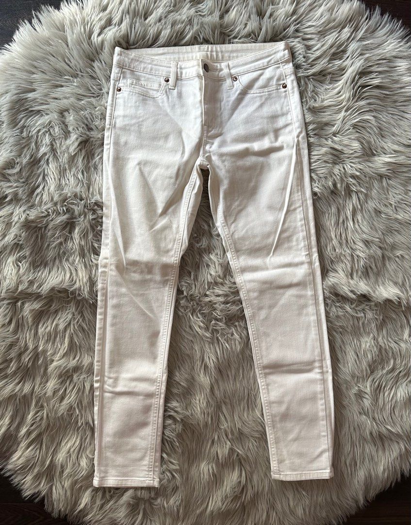 Muji White Skinny Jeans (Category: Jeans) located in Manila. Submitted by qrst_ (Listing ID 1336043112, Image 1). Description: Worn twice RFS: does not fit anymire.