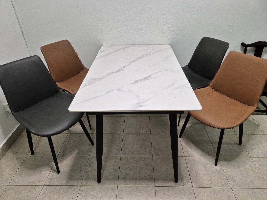 New table set (Category: Tables & Sets) located in Singapore. Submitted by jbbb07 (Listing ID 1336095059, Image 3). Description: .