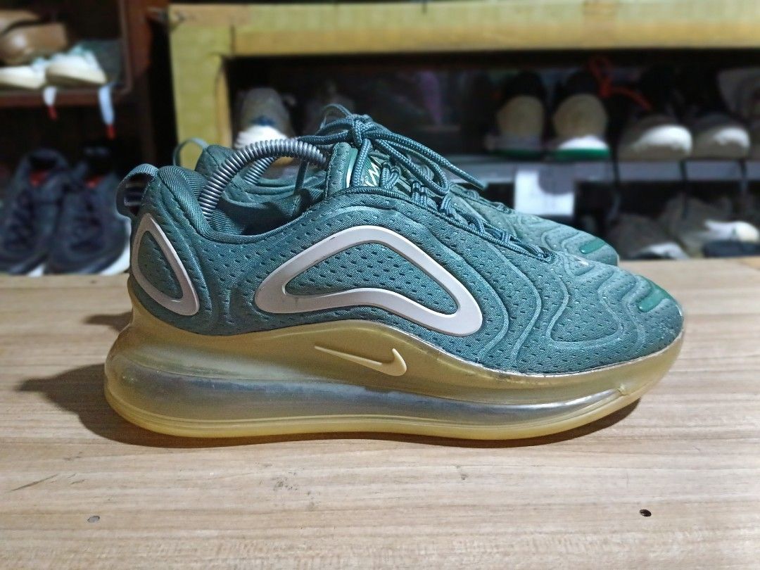 Nike Air Max 720 Green Gold size 43, Fesyen Pria, Sepatu , Sneakers di  Carousell
