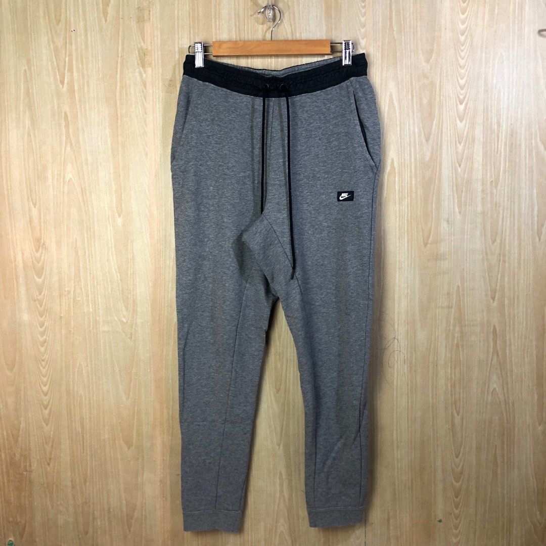 Nike box logo joggers hotsell