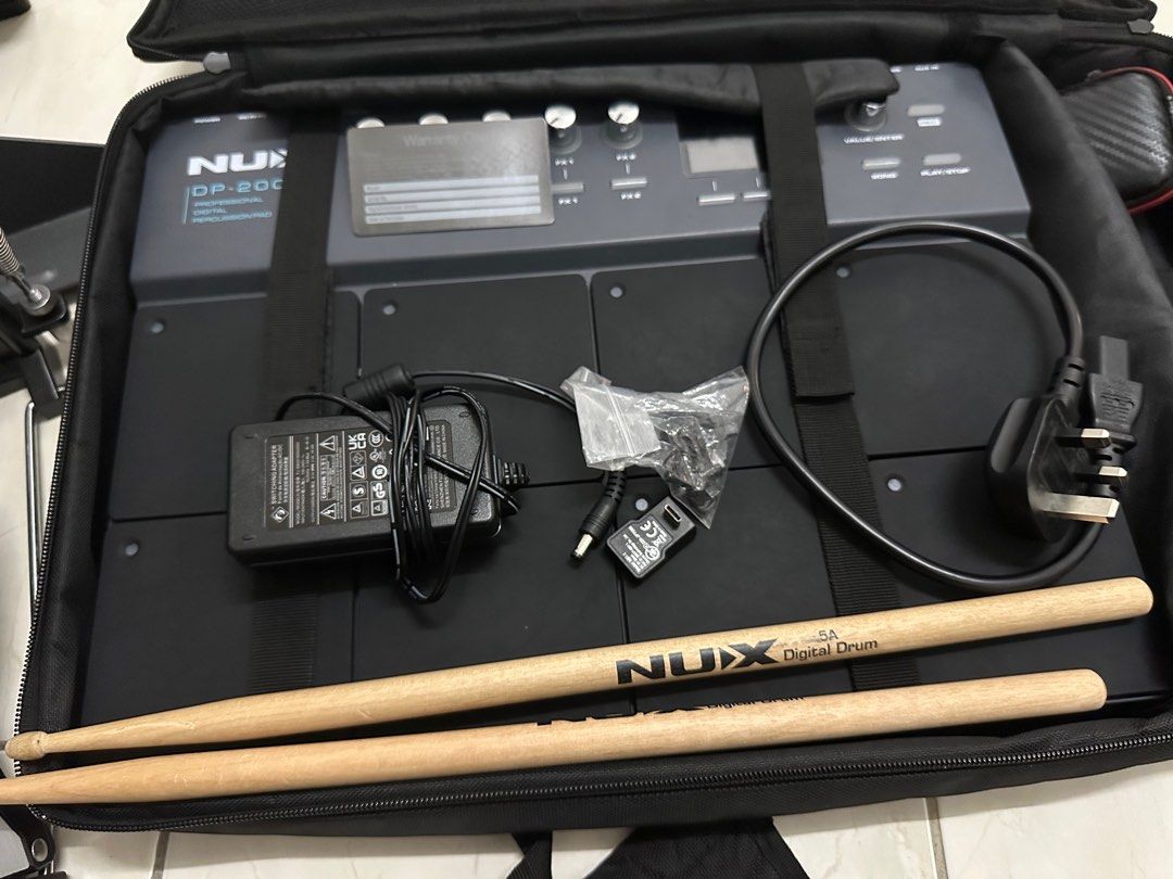 Tapis De Percussion Numérique Nux DP-2000 - 8 Pads, écran Couleur, Effets, USB-C, Avec Trépied DPS-1 Et Baguettes