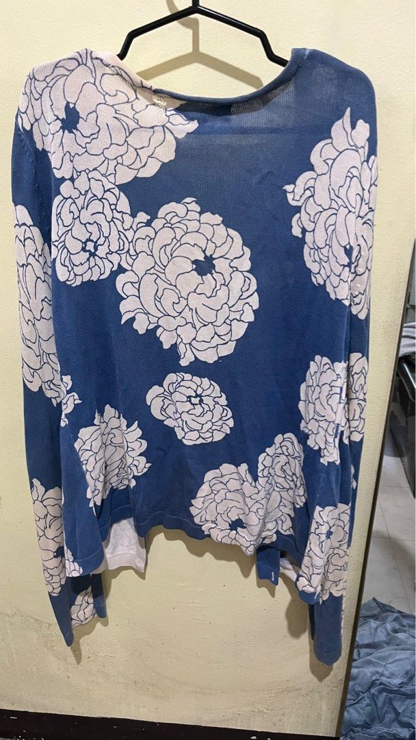 Old Navy Floral Cardigan (Category: Coats, Jackets and Outerwear) located in Muntinlupa City. Submitted by jhaesells (Listing ID 1336105024, Image 3). Description: Brand: Old Navy Floral cardigan Size: Medium Can fit bust 36 A/B Preloved sf c/o buyer Location: Muntinlupa.