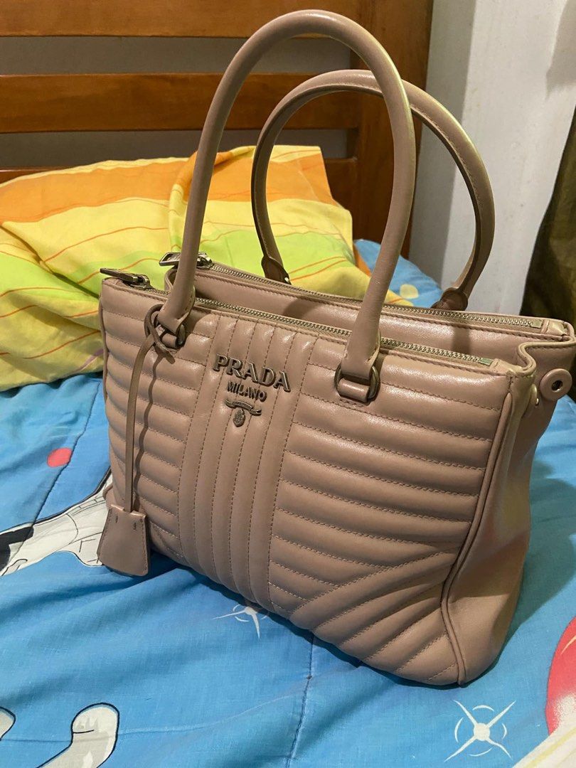 Prada double zip tote diagramme bag (Category: Luxury Bags & Wallets) located in Manila. Submitted by araackerman (Listing ID 1336103569, Image 3). Description: Original Price: 98,000 Mode of payment: Gcash, Cash, Seabank, Maya Location: Batangas and Manila If location is too far, I can ship the product to you. Shipping fee is already included. STRICTLY, NO RETURN AND REFUND! PM me for inquiries ♥️.