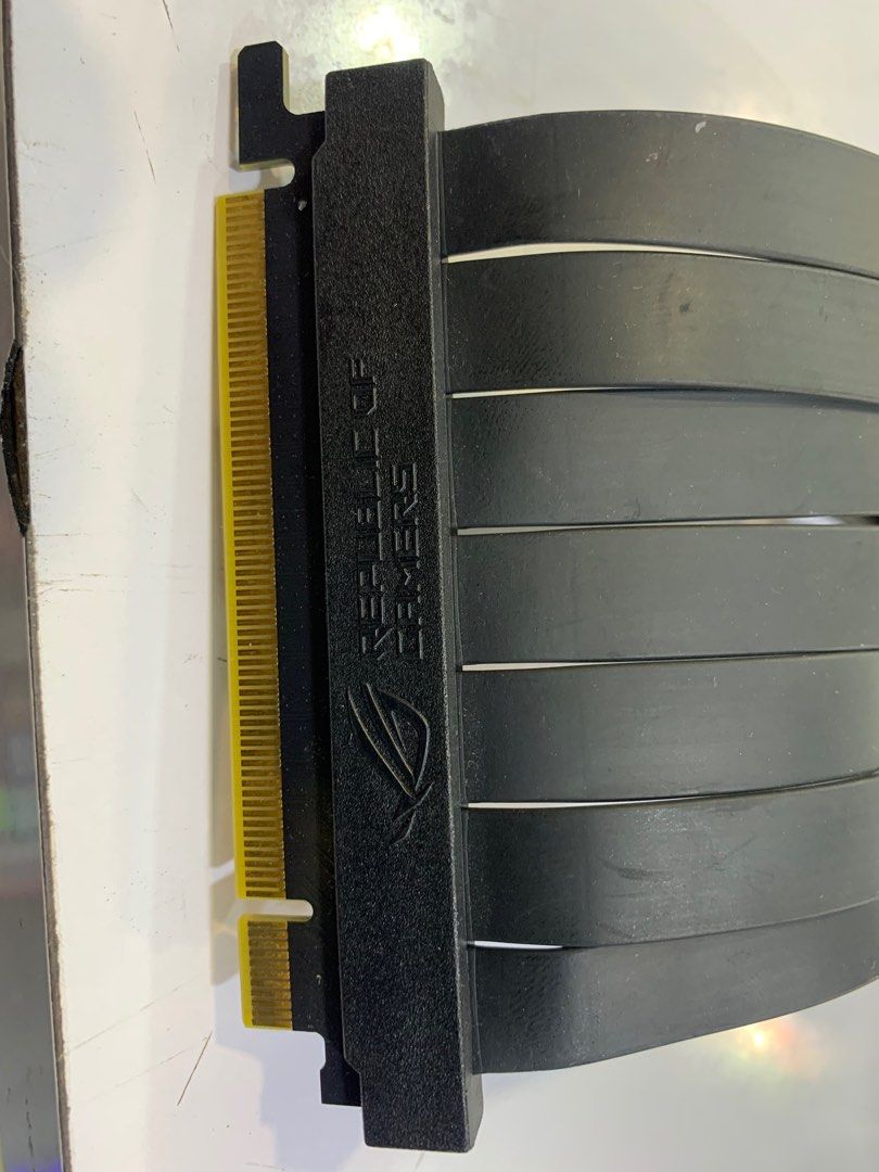 ROG GPU Extend Cable (Category: Cables & Adaptors) located in Masai. Submitted by ernzo88 (Listing ID 1335987947, Image 3). Description: .