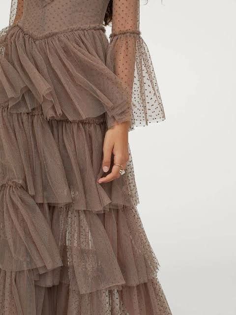 Sandra Mansour x H&M tulle dress (Category: Dresses) located in Cainta. Submitted by choigojune (Listing ID 1336062049, Image 2). Description: Long Tulle Dress.