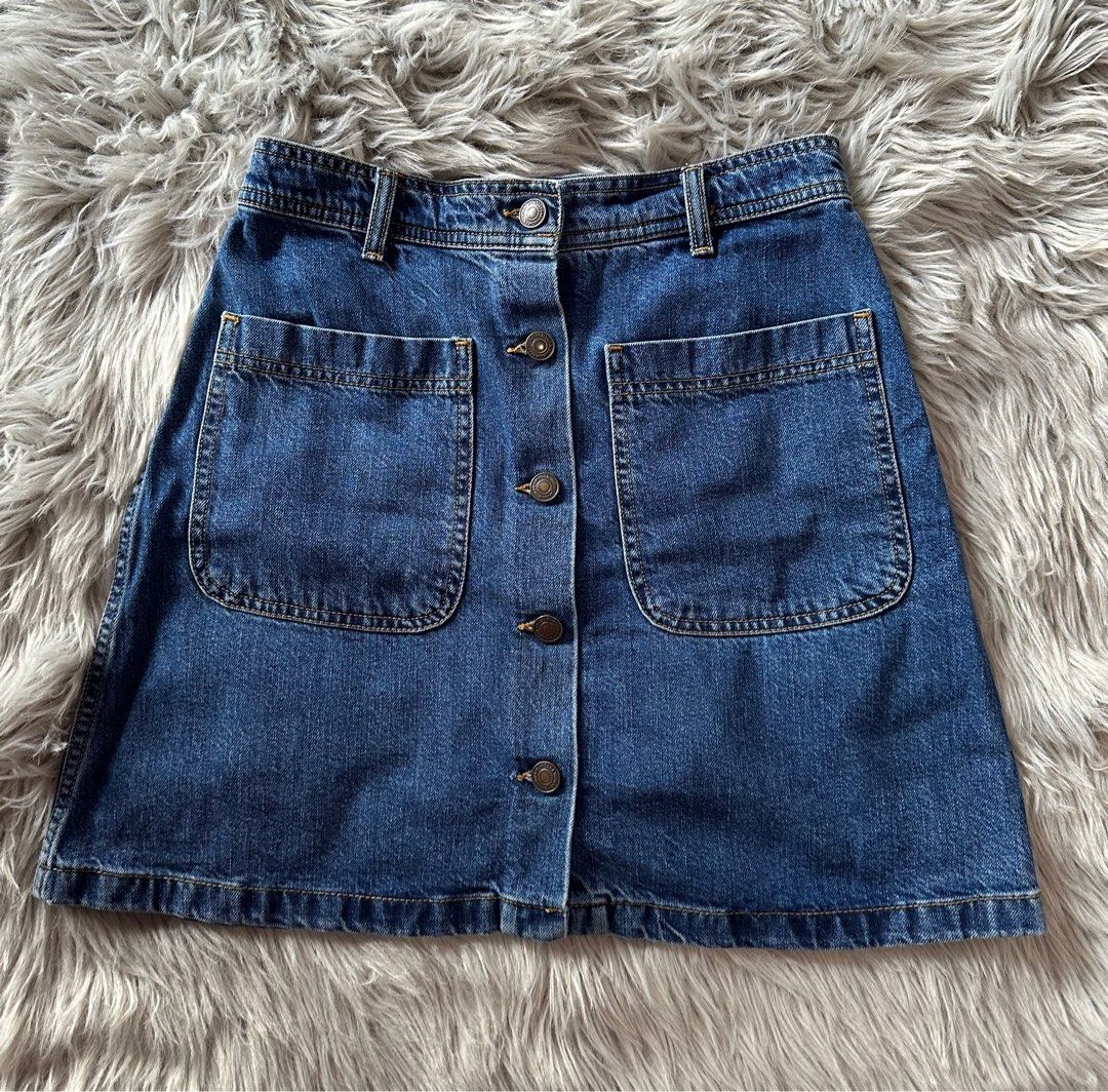 Zara A-line Denim skirt (Category: Skirts) located in Manila. Submitted by qrst_ (Listing ID 1336042307, Image 1). Description: Used 2x RFS: does not fit anymore *there is small damage but is not seen when worn (please see photos posted).