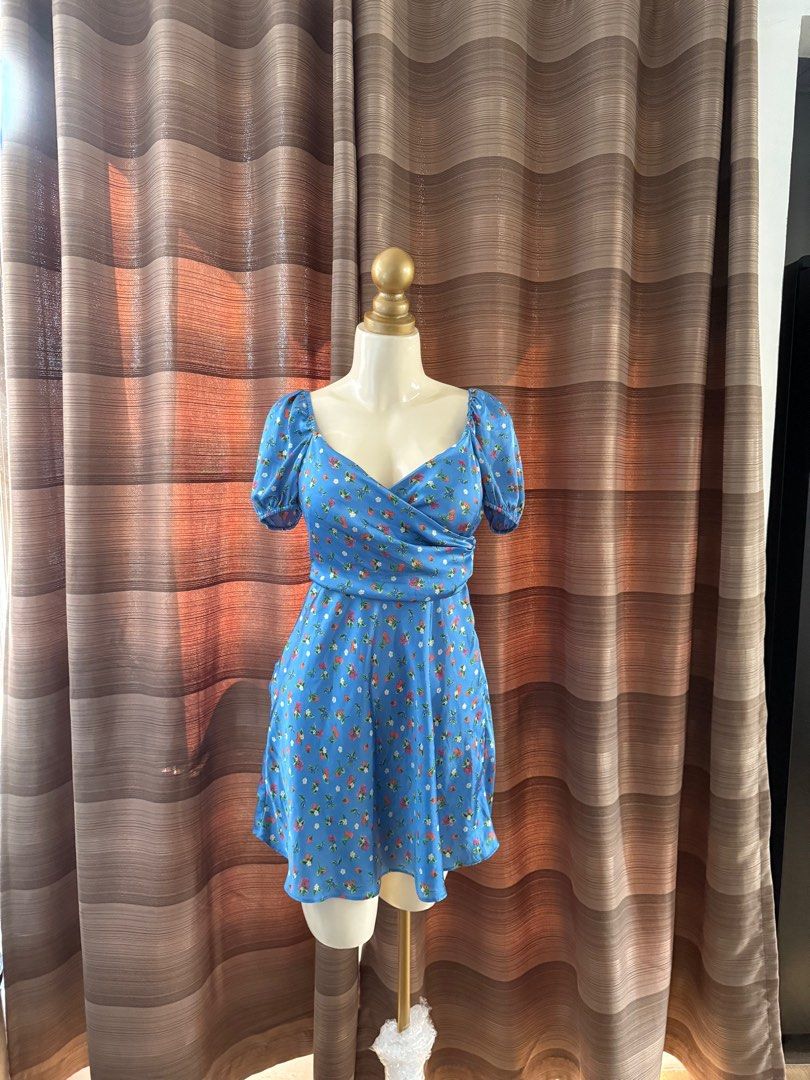 Zara puff sleeve classy dress (Category: Dresses) located in Quezon City. Submitted by ak.oshop (Listing ID 1336104899, Image 2). Description: ❤️ Small ❤️Perfect for casual outfits ❤️ Authentic ❤️Ganda ng fitting since may zipper sya sa gilid .