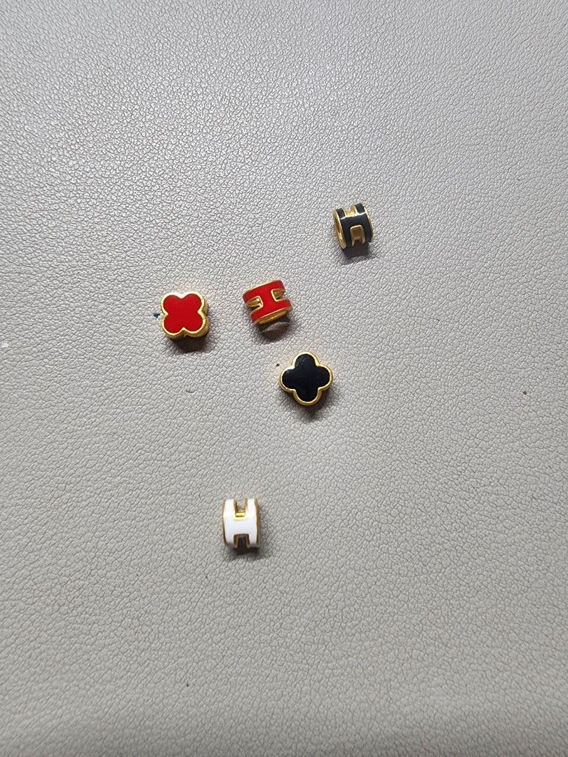 24K gold pendants (Category: Charms) located in Quezon City. Submitted by rdl09 (Listing ID 1336230175, Image 2). Description: 24K pendants all gold: 1000 each colored: 1500 each shipping shouldered by the buyer..