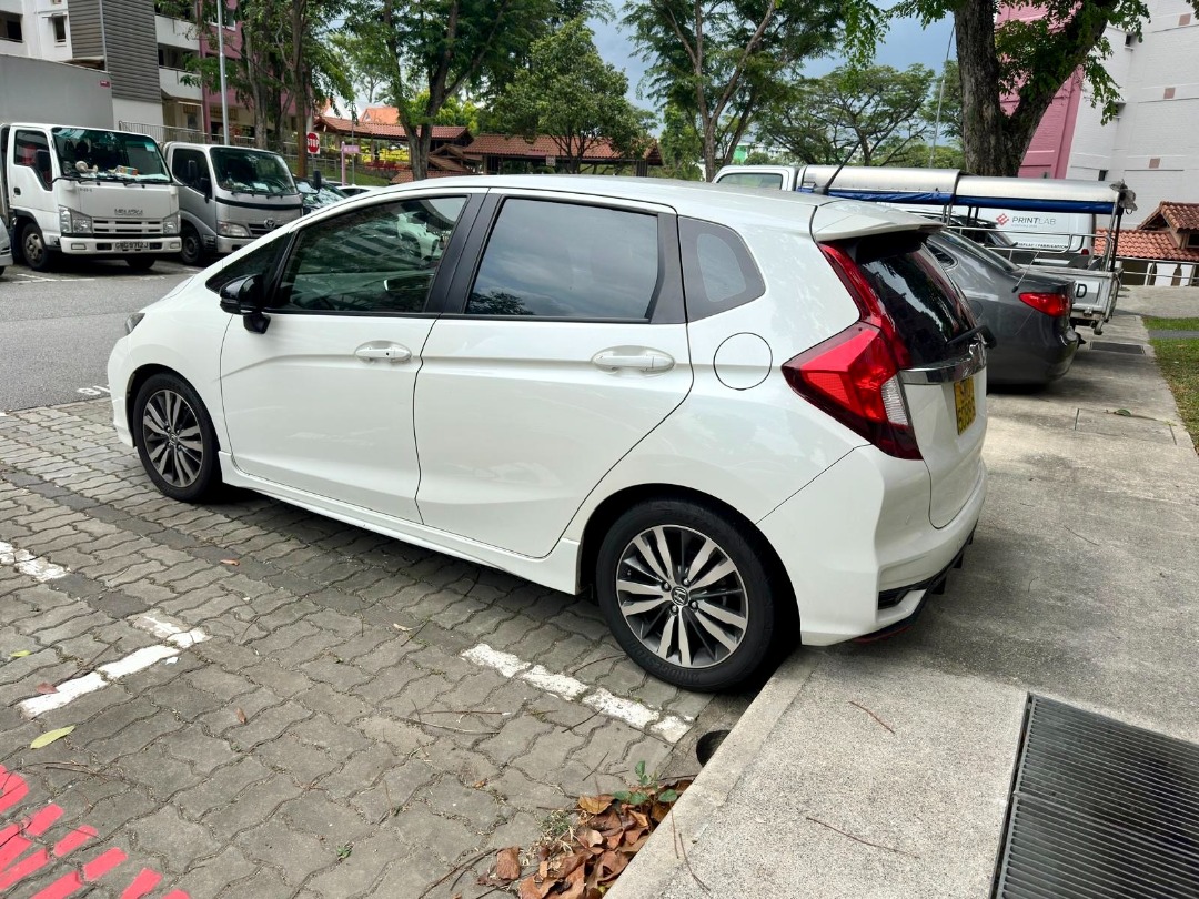 Honda Jazz 1.5 RS (A)62886405598211113