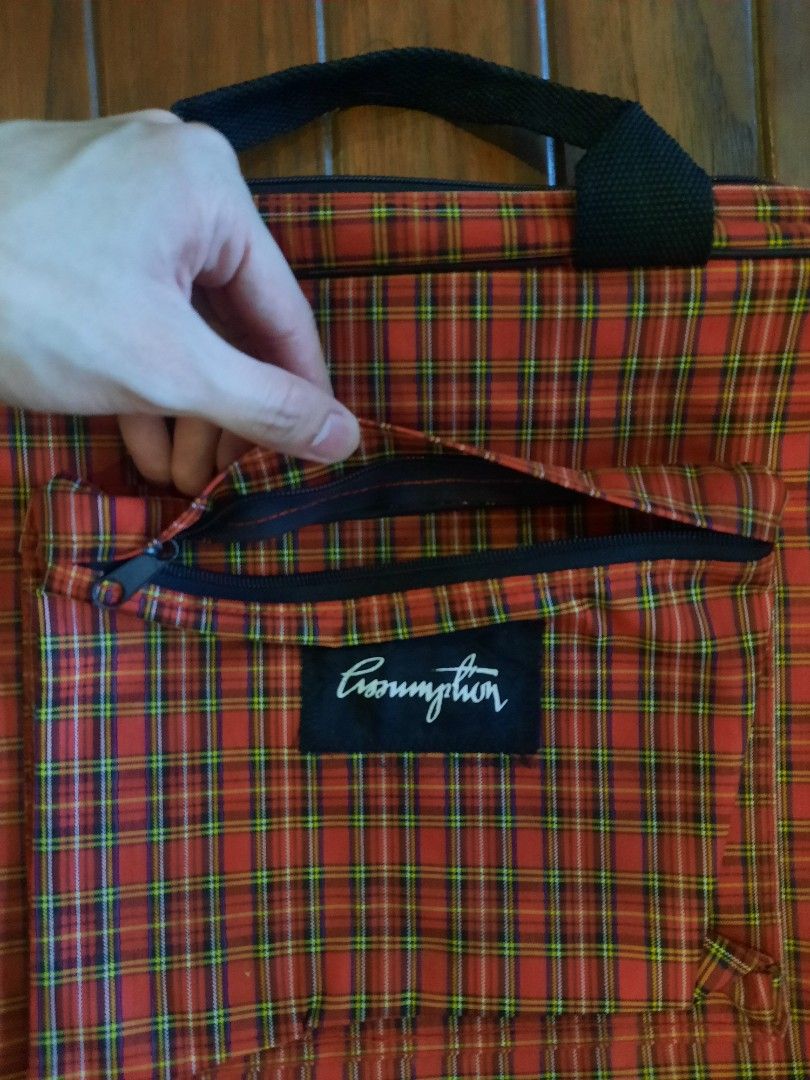 Assumption laptop bag 👑 (Category: Laptop Bags & Sleeves) located in Marikina City. Submitted by phorts (Listing ID 1336228091, Image 3). Description: good condition, with a front pocket dimes: 16in x 12.5in.
