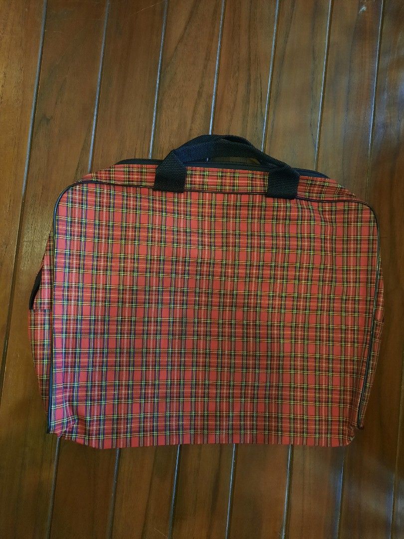 Assumption laptop bag 👑 (Category: Laptop Bags & Sleeves) located in Marikina City. Submitted by phorts (Listing ID 1336228091, Image 2). Description: good condition, with a front pocket dimes: 16in x 12.5in.