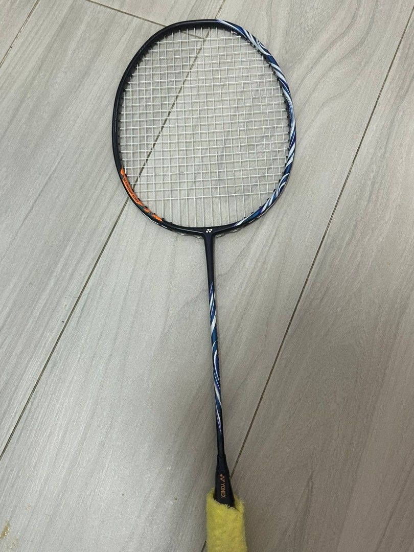 ASTROX 100 ZZ 4U G5 新品、未使用 Yonex ASTROX 100 ZZ Badminton Racquet (Unstrung) (4U,G5