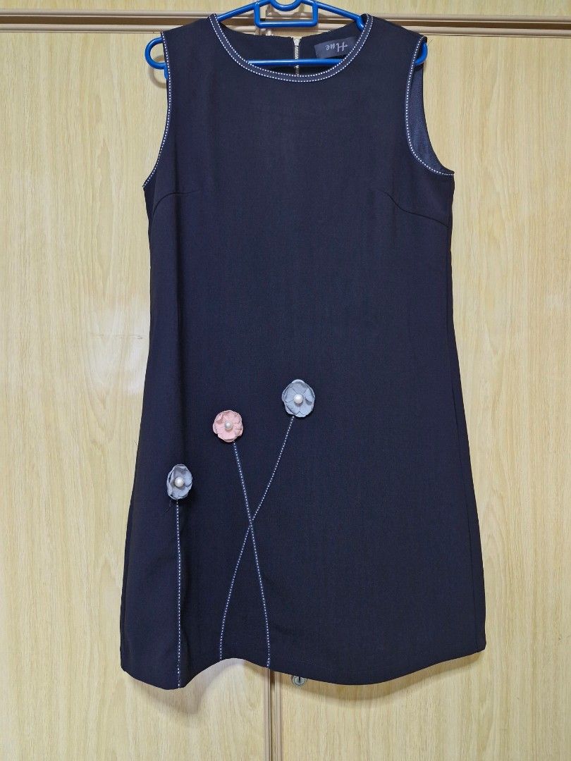 Black Dresses (Category: Dresses) located in Singapore. Submitted by mkissh (Listing ID 1336192521, Image 2). Description: Some of the dresses are brand new but without tag. $18 each..