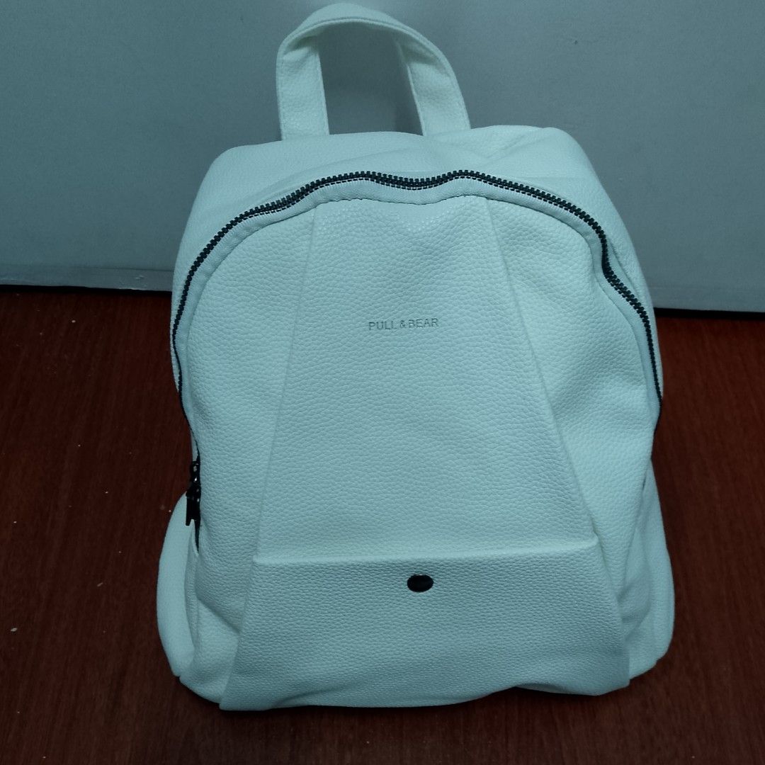 Brand new PULL AND BEAR BAGPACK (Category: Luxury Bags & Wallets) located in Cavite. Submitted by thriftvogu12062 (Listing ID 1336280177, Image 2). Description: Brand New Pull and Bear Bag.