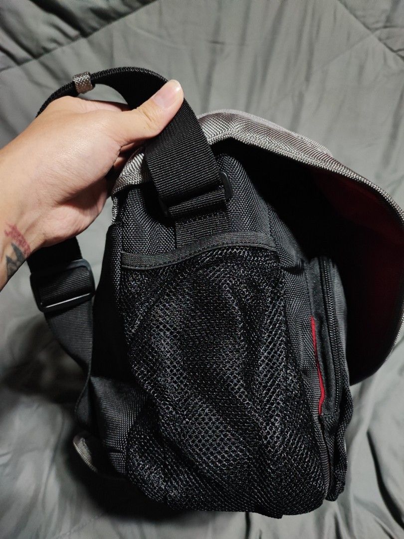 Canon EOS Camera bag (Category: Camera Bags & Carriers) located in Baguio. Submitted by ozara.06 (Listing ID 1336216491, Image 2). Description: Canon EOS camera backpack New with tag Puwede pang regalo 1500.