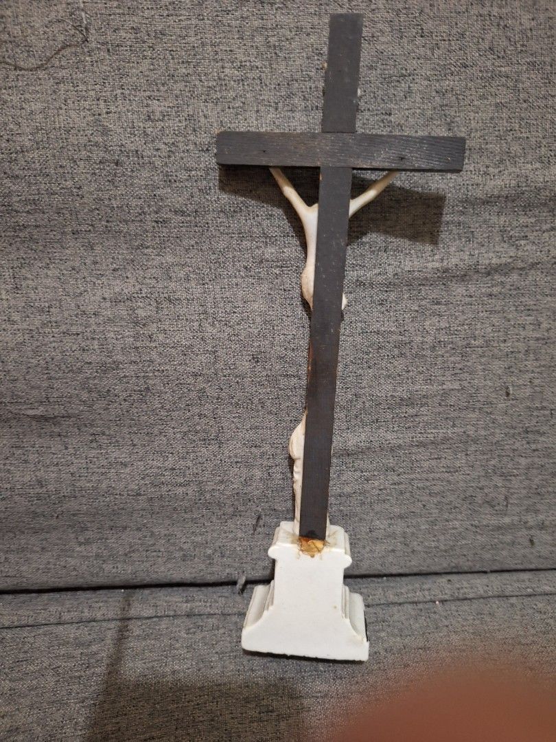 Century Old Crucifix (Category: Religious Items) located in General Santos City (Dadiangas). Submitted by hannysvintageheaven (Listing ID 1336249943, Image 2). Description: Century Old Wood and porcelain Crucifix 28x10centimeter Made in Germany.