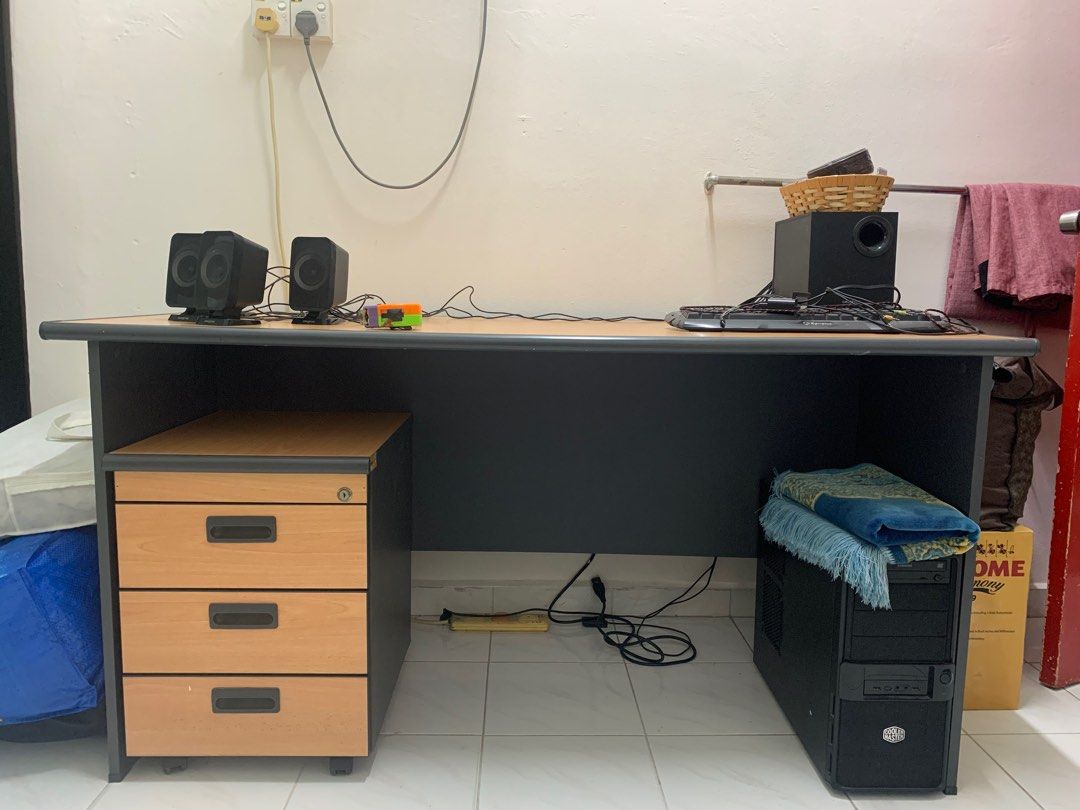 Computer Table (Category: Tables & Sets) located in Puchong. Submitted by _mxxn_ (Listing ID 1336173972, Image 1). Description: Computer table that lightly used. You need to arrange lalamove to pickup the table. Lebar/Width 2ft Tinggi/Height 2.6ft Panjang/Length 5ft .