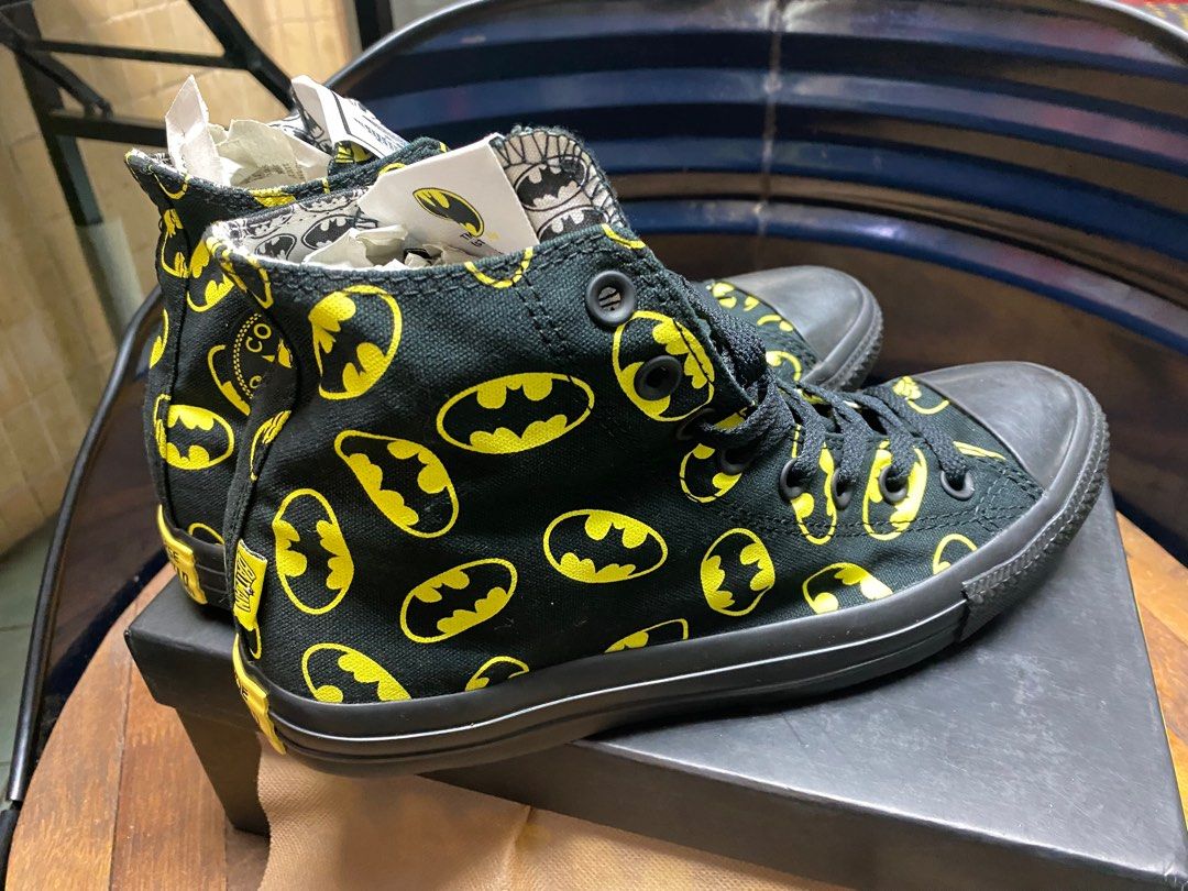 Converse Batman (Category: Sneakers) located in Kuala Lumpur. Submitted by the_crew (Listing ID 1336191908, Image 2). Description: Authentic Brand new Converse Batman Size 8UK RM250 nego.
