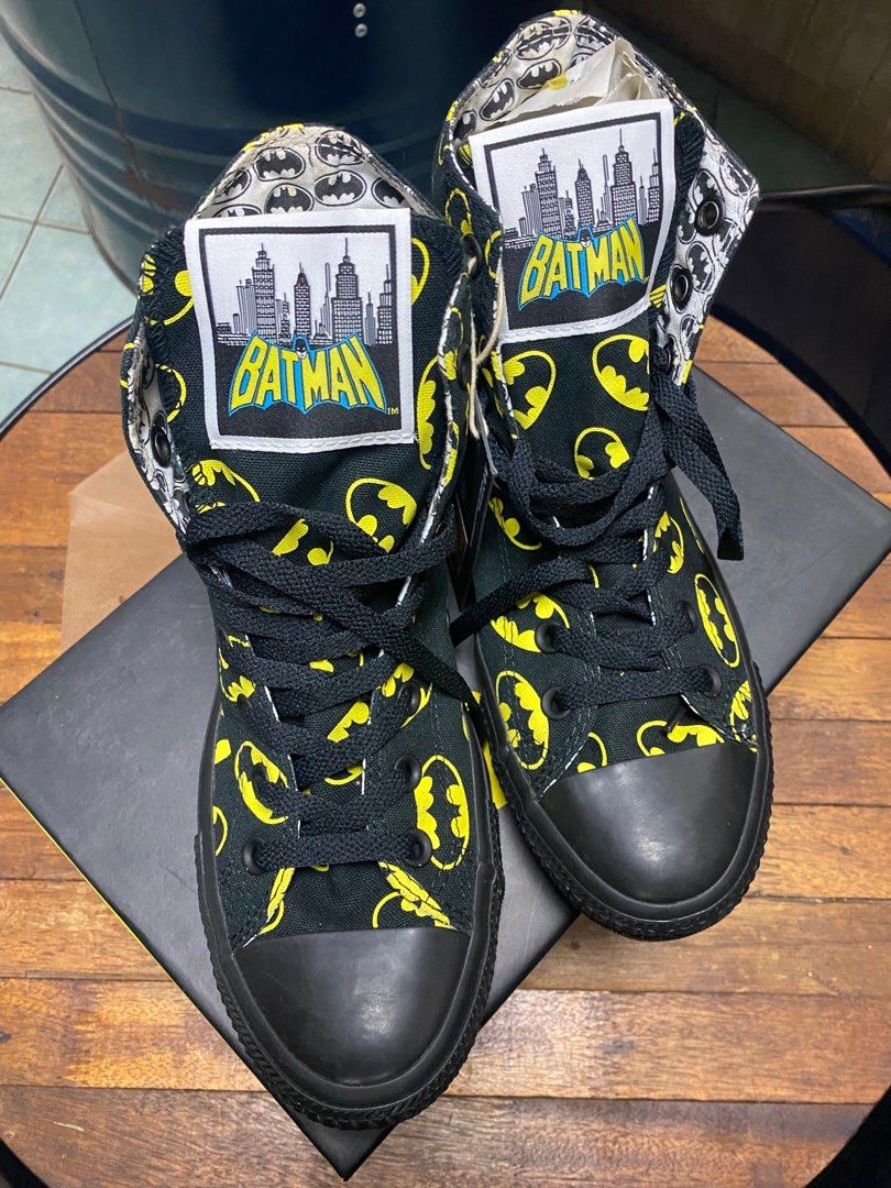 Converse Batman (Category: Sneakers) located in Kuala Lumpur. Submitted by the_crew (Listing ID 1336191908, Image 1). Description: Authentic Brand new Converse Batman Size 8UK RM250 nego.
