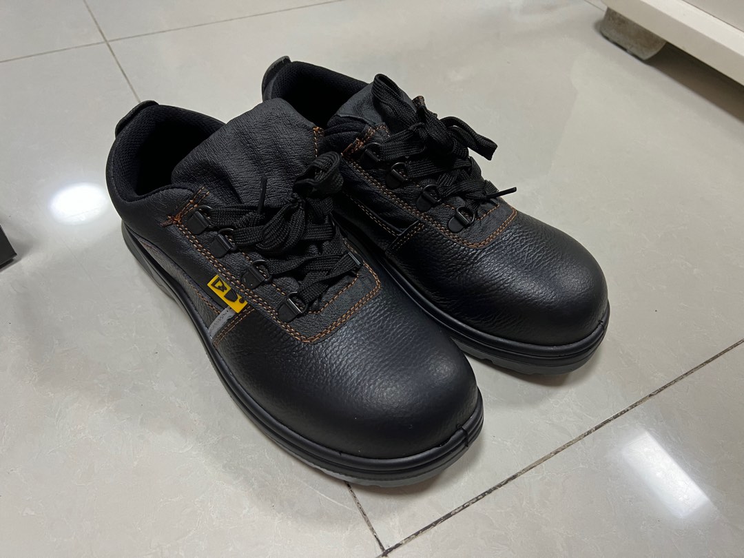 DC safety shoes size 7