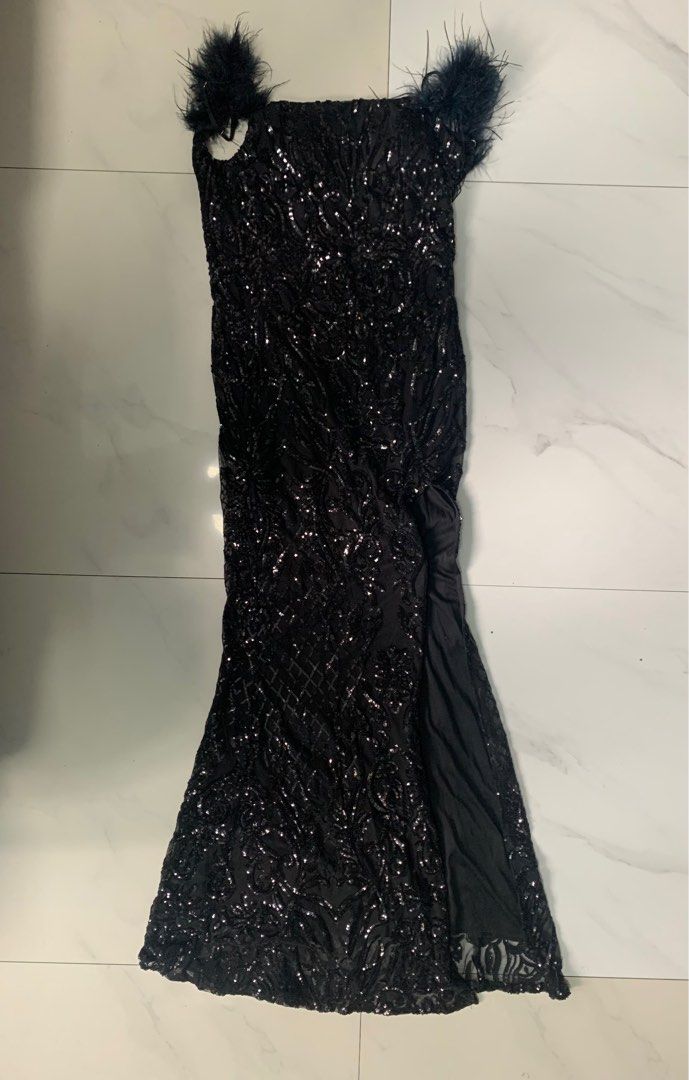 Elegant Long Black Dress (Category: Evening dresses & gowns) located in Valenzuela. Submitted by f0rzaferrari (Listing ID 1336196533, Image 2). Description: FS: Long Black Gown Used once only! Good as new. - Padded - Zipper in the back still works perfectly - Can fit up to XL Frames - Can lower price but no to lowballing - Can send more photos for reference Loc: Valenzuela City MOP: GCash/Cash/Bank Transfer MOD: Can do meet ups around Valenzuela,