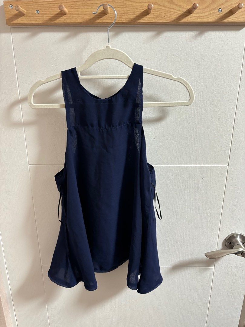 Flowy Halter Neck Top Women s Fashion Tops Blouses on Carousell