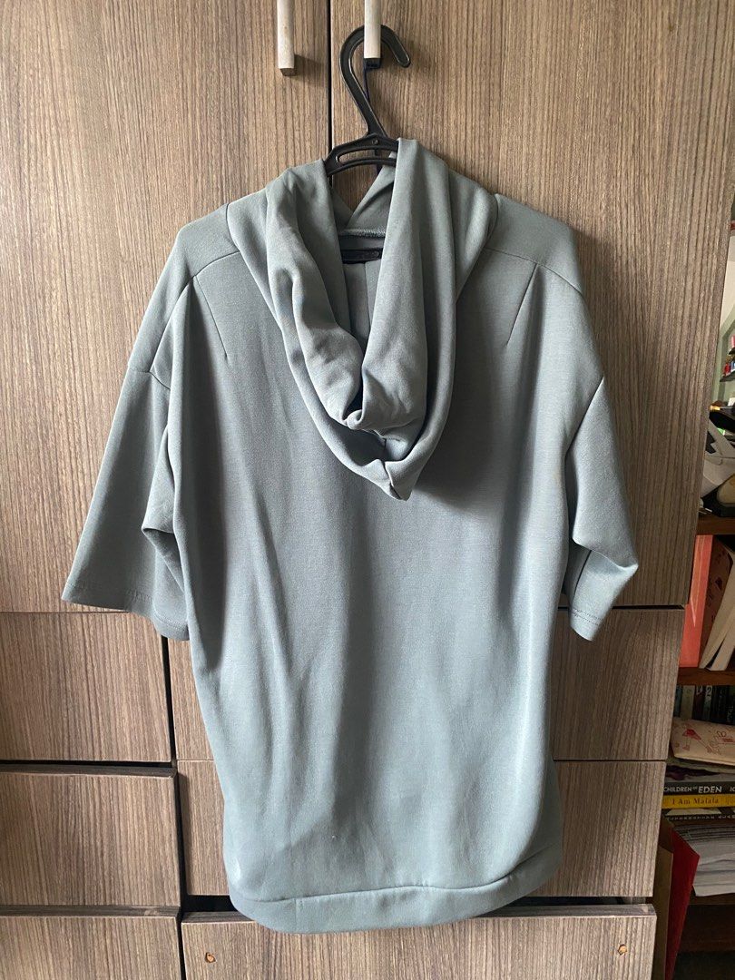 GU hooded short sleeve top (Category: Coats, Jackets and Outerwear) located in Paranaque City. Submitted by batangzo (Listing ID 1336185808, Image 2). Description: Wore once only M on the tag L: 28.5 in W: 46 in.